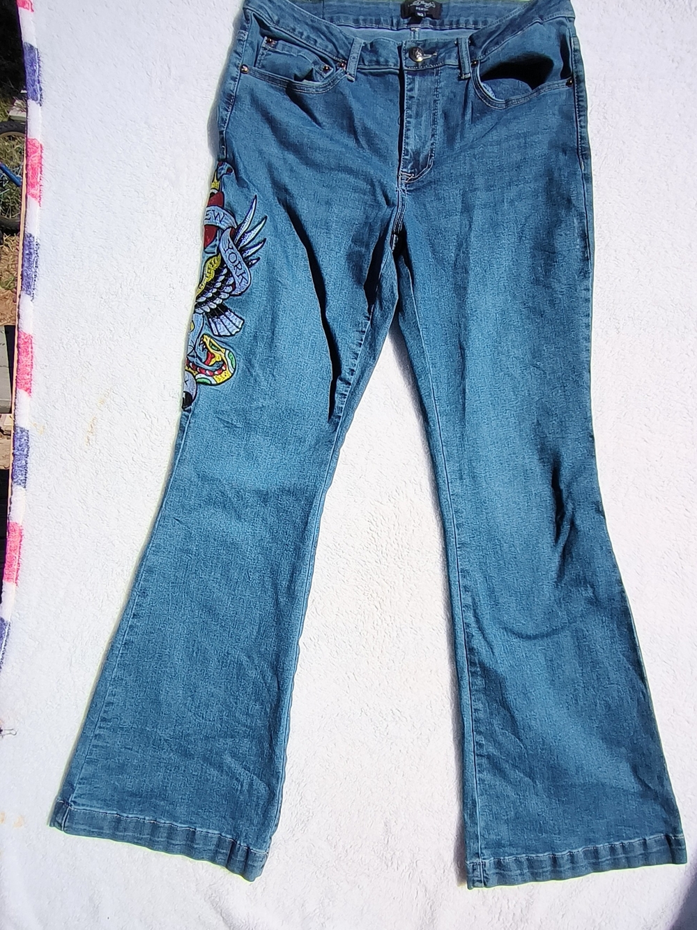 Ed Hardy Denim Women's 32 Flare Jeans Skull Eagle Side Embroidery & Script Back.